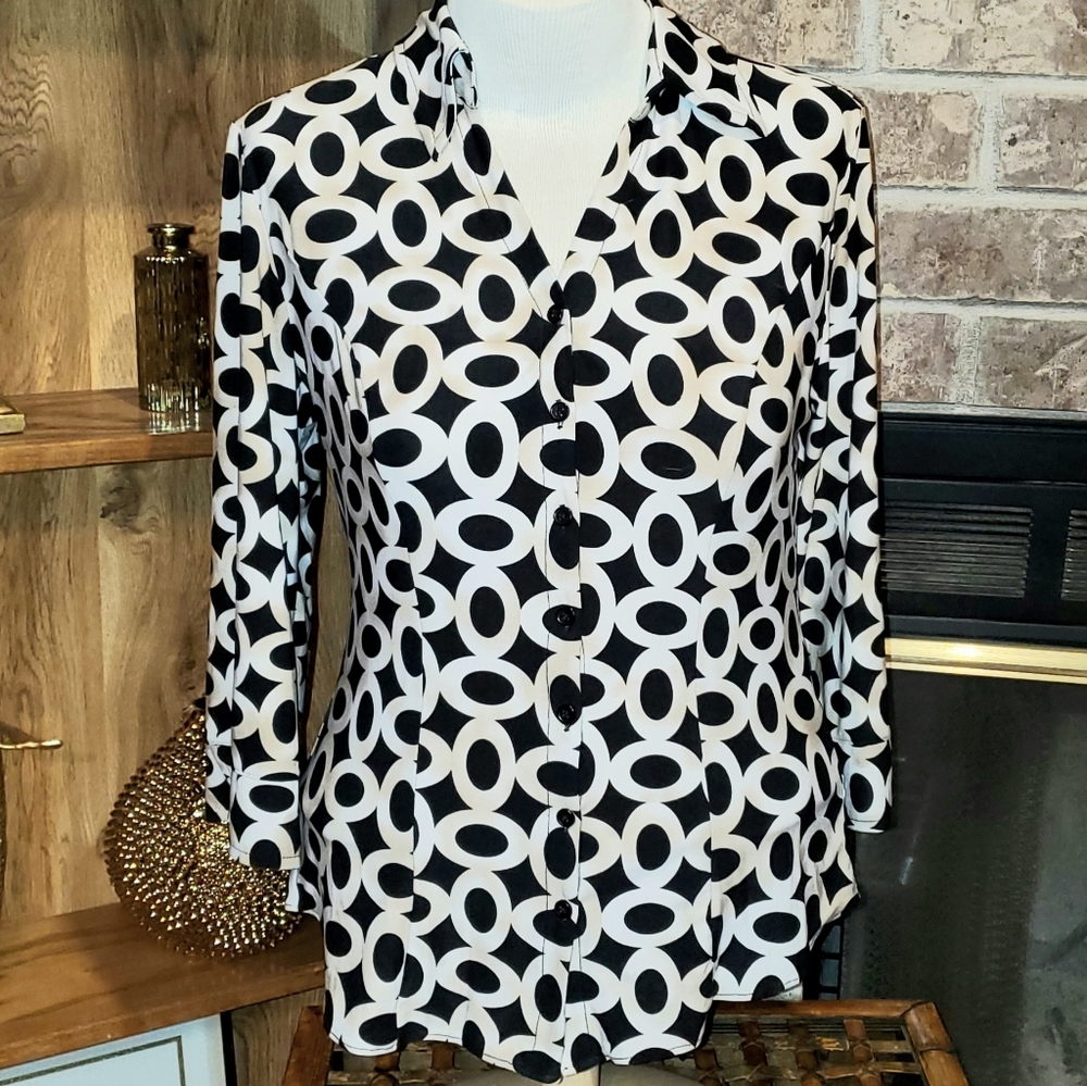 Essentials By Milano Top- Size Medium